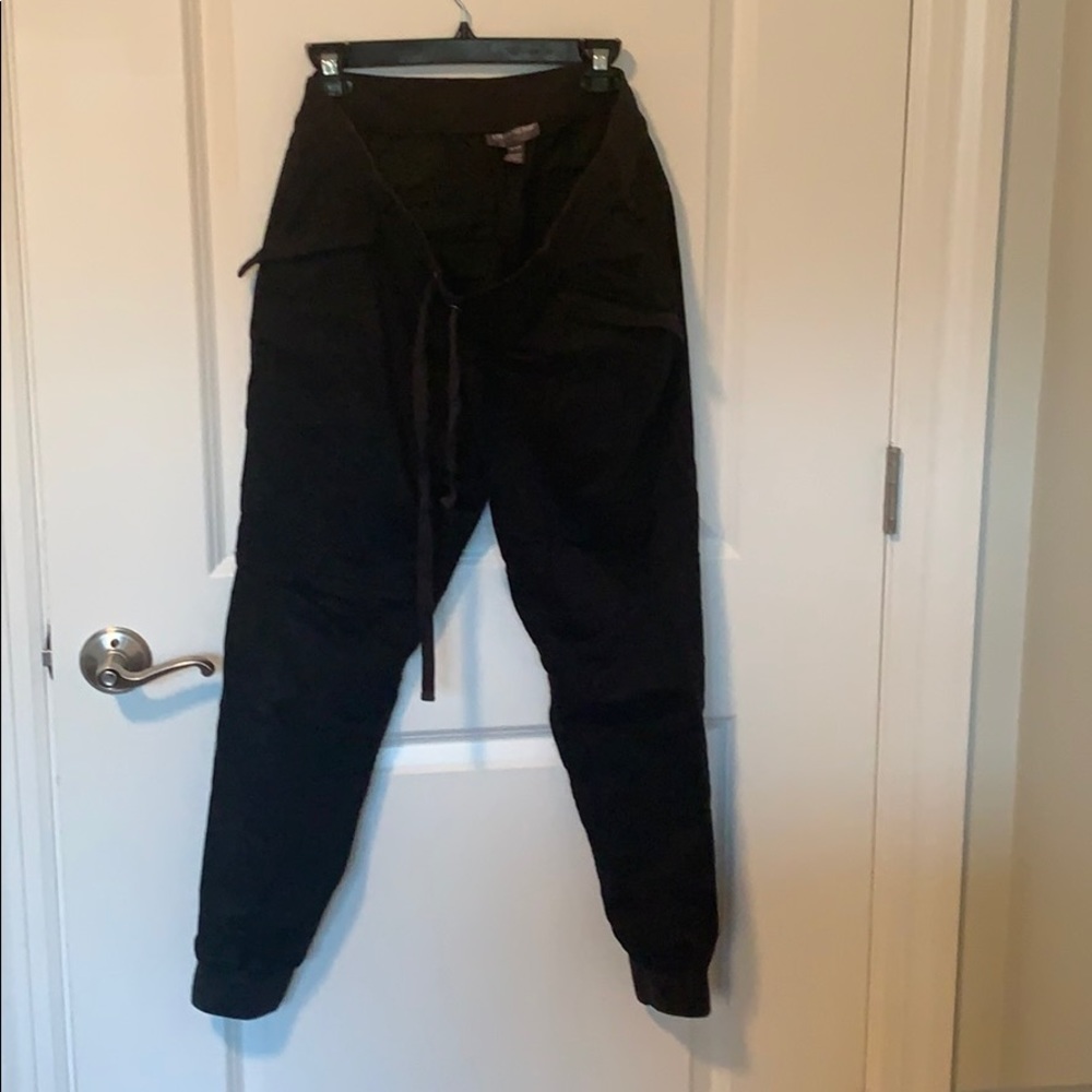 Fitted sweat/stylish maternity cargo pants